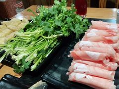 -果松木炭酸菜铜火锅·外婆参鸡汤