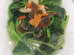 上汤皮蛋浸菠菜-新兴家喻酒家·羊城名宴(昌岗店)