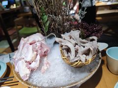 -洪氏嗨捞·广东猪肚鸡·椰子鸡火锅(西咸万象城店)