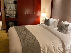 大床房-昆明南亚风情园豪生大酒店-泰式国际海鲜自助餐厅