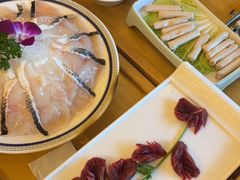 -茅草房·河畔园林火锅