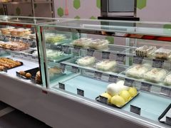 面包甜点陈列柜-白玉兰食品(中山公园龙之梦店)