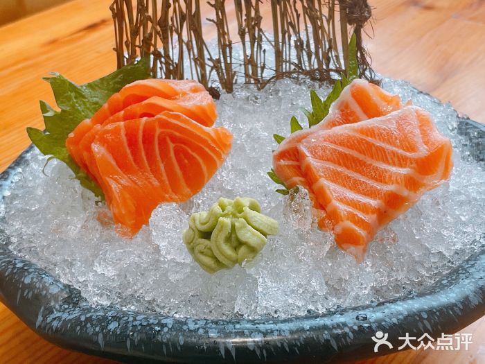 鲁山人日本料理·放题·套餐(松卫北路店)三文鱼刺身图片