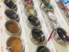 自助调料区-销魂美蛙鱼头火锅(上海首店)