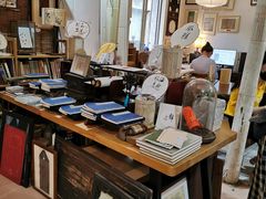 -邊城書店