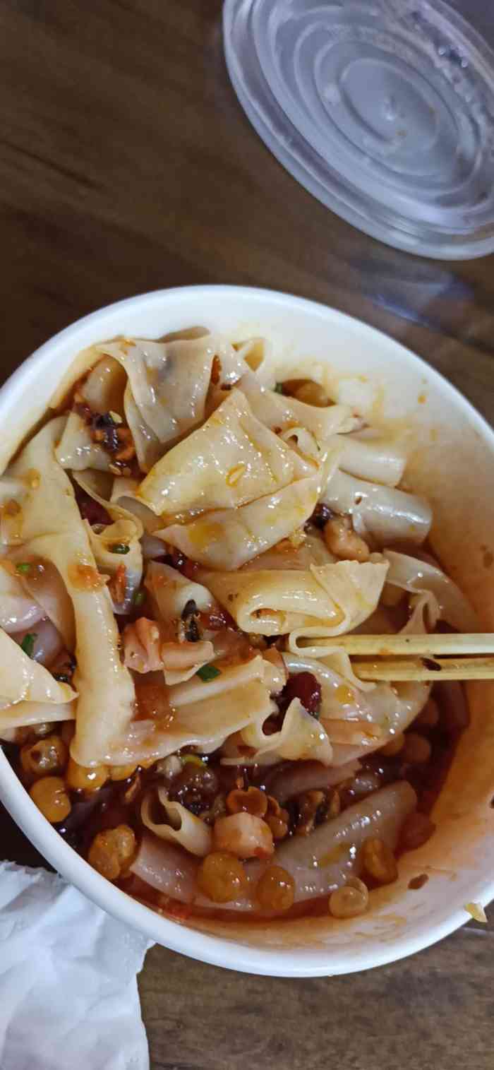 思飨季贵阳小吃(鸿通城店)-""炒卷皮97是店里的点单王,不仅因为贵州