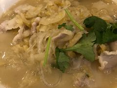 酸菜猪肉炖粉条-鹤乡东北菜(崮山路店)
