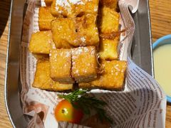 四方砖西多士配炼乳汁-原石牛扒·约会餐厅(龙城万科里店)