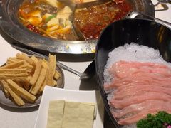 -老房老舍重庆火锅(假日城市店)