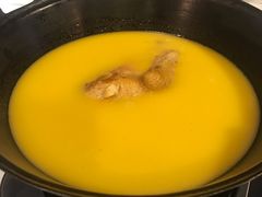 浓厚原只鸡煲花胶汤-鲜入围煮花胶鸡海鲜火锅