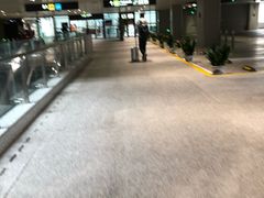 -虹桥机场停车场