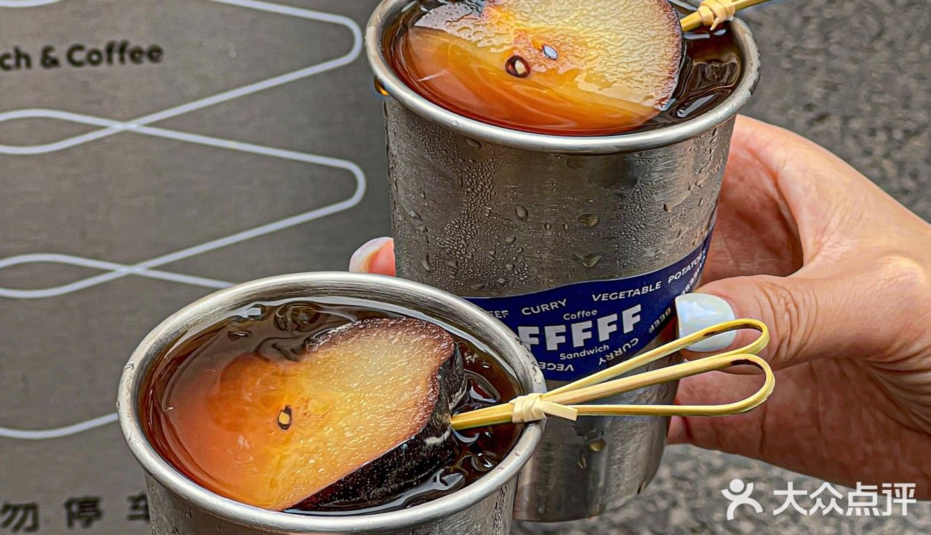 总要来南京街头喝一杯冻梨美式吧🍐时髦拿捏了！ 