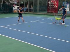 -成都高新创新角度网球俱乐部