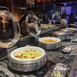 自助餐厅是一个让人吃饱喝足的地方