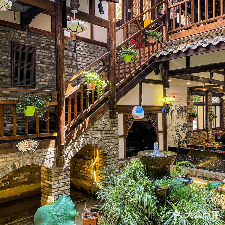 穿城三十公里也要来吃的老火锅！五彩冰粉绝绝子！