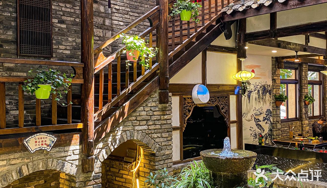 穿城三十公里也要来吃的老火锅！五彩冰粉绝绝子！