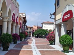 -佛罗伦萨小镇广佛名品奥特莱斯(疏港路店)