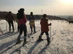 -采薇庄园四季滑雪场