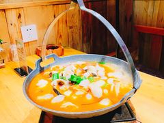 思茅酸汤鱼片-老滇山寨•云南特色菜•地方菜•民族风情歌舞表演(金碧店)