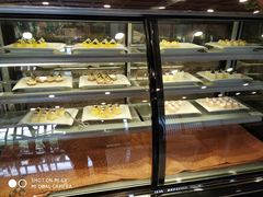 面包甜点陈列柜-天津东丽湖恒大酒店-温泉自助餐厅