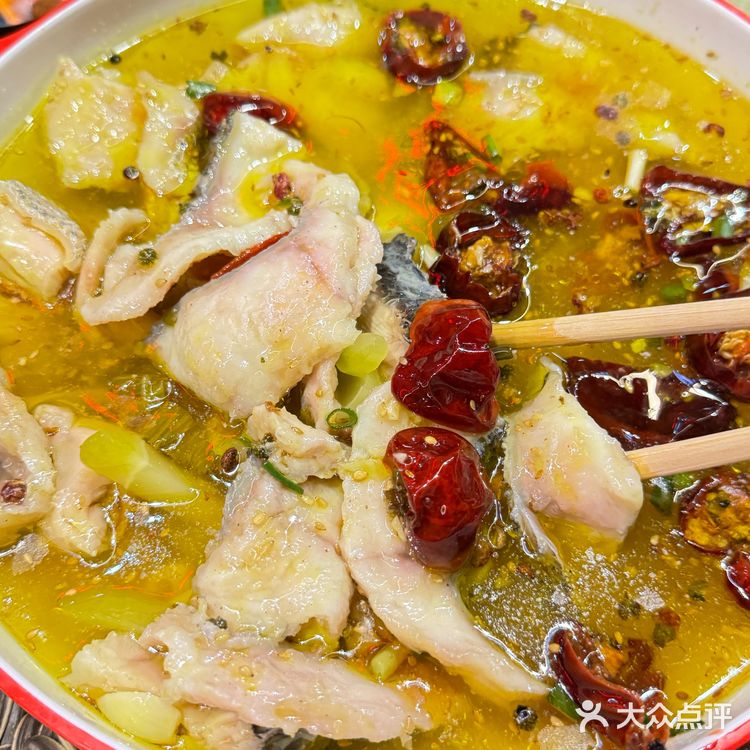 才知道能发实况图了…那就来看看开封烧烤届…