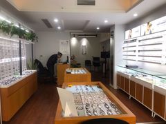 -视野联行眼镜•蔡司•依视路(温江店)