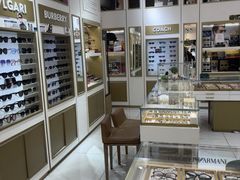 -美式眼镜·授权蔡司.依视路.尼康.豪雅.明月(人民广场店)