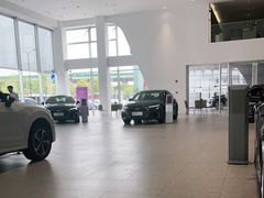 -上海冠松华奥奥迪4S店(张江店)