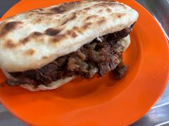 火烧夹肉-清真-戏楼王记牛肉面
