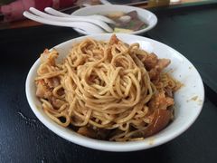 -松树干拌面店