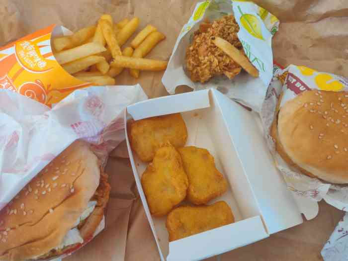 七号汉堡披萨(八里堡店)-"在家附近,很方便,一犯懒就想叫个外卖,第.