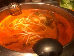 老凯俚酸汤鱼-野山舂·贵州现舂酸汤火锅(鸿通城店)