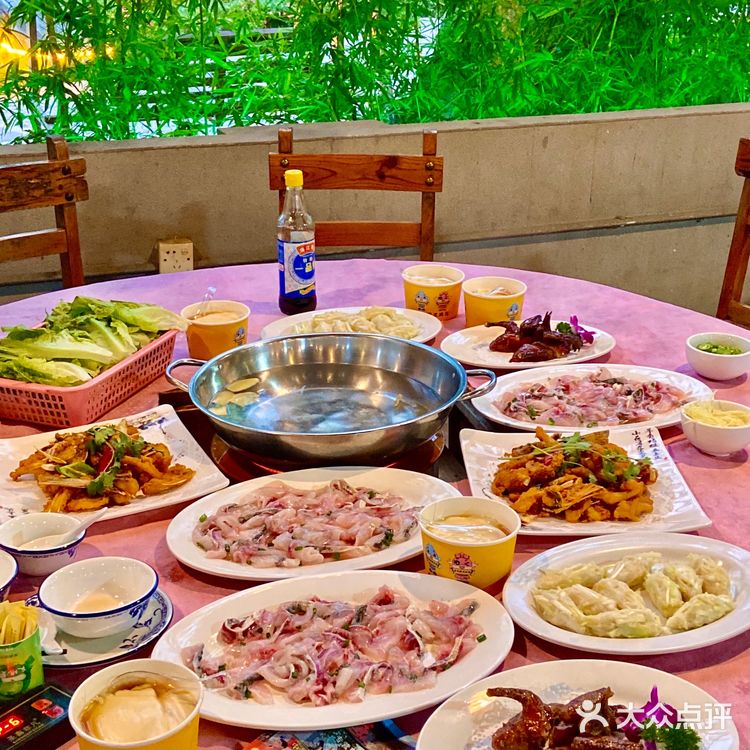 怎么回事呀？这家中山脆肉鲩火锅挤满了游客！！