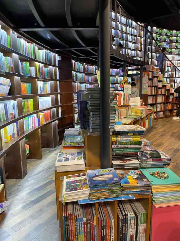 三联韬奋书店(三里屯店)-"店名叫做三联韬奋书店.邹韬奋先生曾创立三.