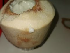 -志龙皇冠吃货椰子铺