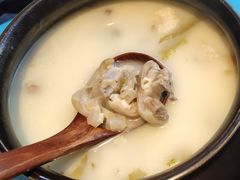 酸菜芸豆炖猪蹄-晶泽丽琅·鱼鲜川菜(川师店)