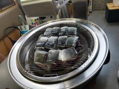 -围炉肉舍•炭烤活鳗•丹东海鲜烤肉(步行街店)