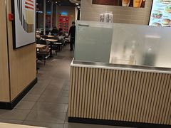 -麦当劳(轻轨曹杨路店)