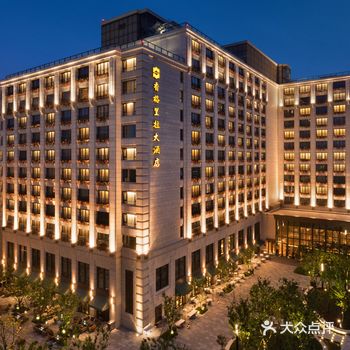 酒店地处嘉里中心，步行10分钟左右至西湖景区