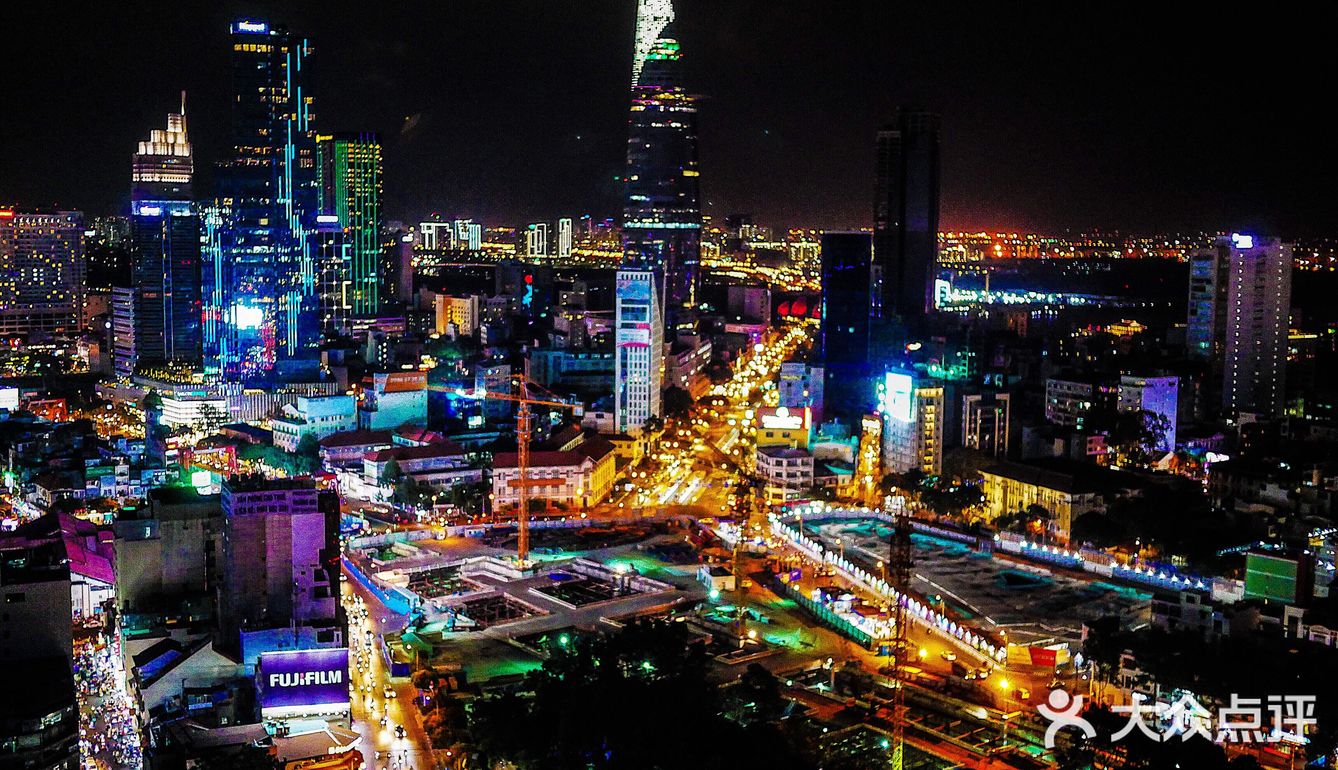 俯瞰整个胡志明夜景的超人气高空酒吧
