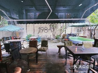 仿佛穿越到1984的咖啡店，享受一段安静看书学习的时光