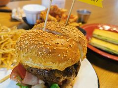 27&nbsp;牛肉汉堡-HELLO 27 意面·沙拉·帕尼尼