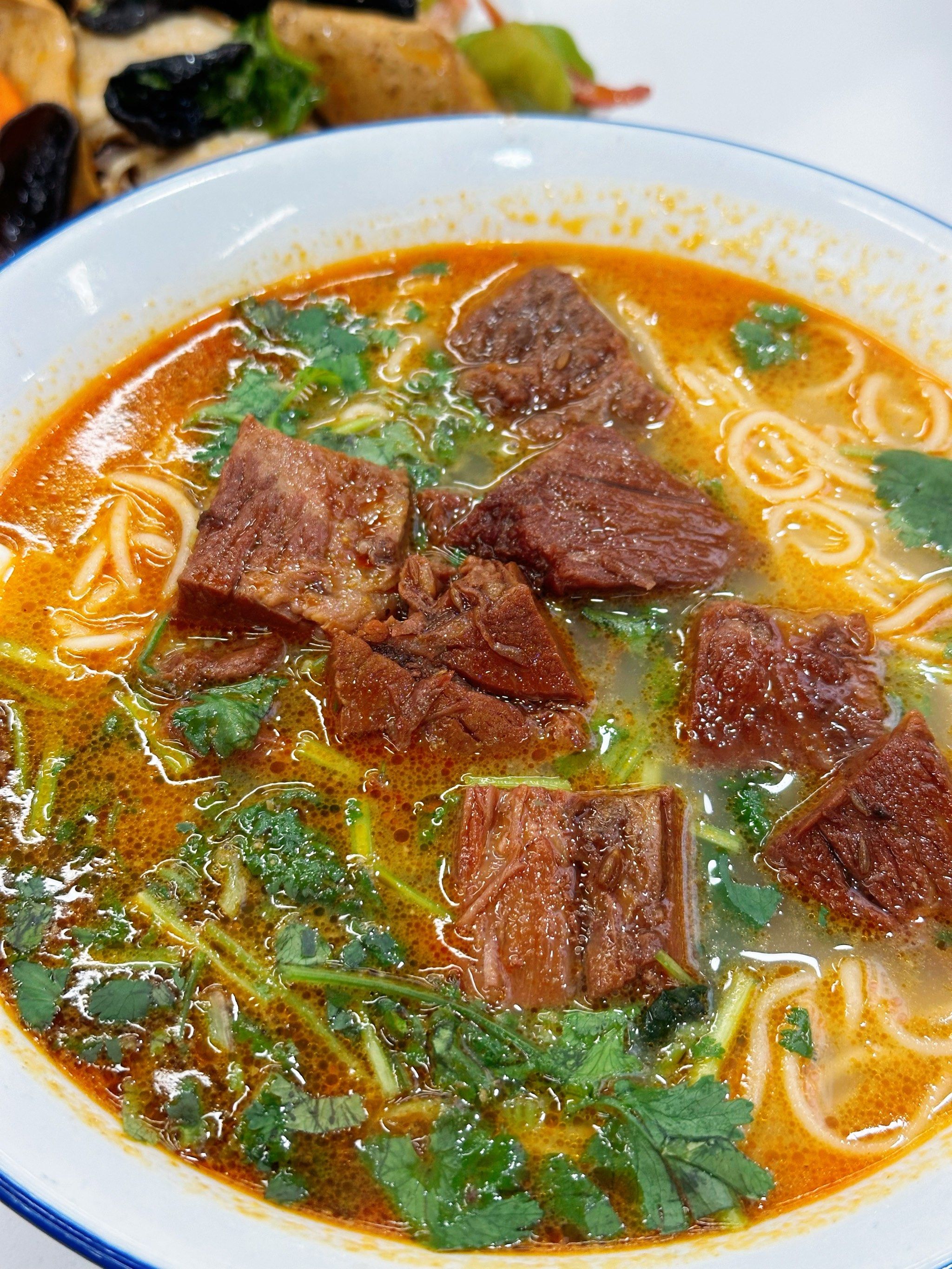 「红烧牛肉面1份」#全民搭伙来探店#好吃的面 
多久没吃上一口家乡