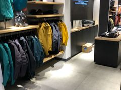-ARC'TERYX始祖鸟(北京王府中环店)