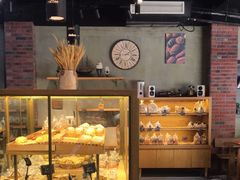 面包甜点陈列柜-啊噗吐呦现场烘焙(麦凯乐店)