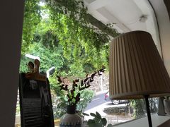 -彳亍咖啡·这里(水湾路店)