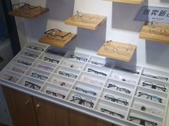 -MiRi眼镜·蔡司·星趣控·尼康控优点视觉合作店(南京东路店)
