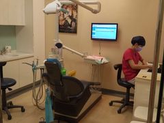 -瑞尔齿科(上海长风大悦城店)