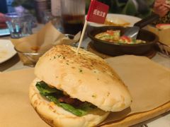 -必胜客(尹山湖歌林公园店)