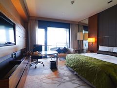 -上海滴水湖皇冠假日酒店